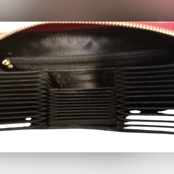 Andoilt Women’s Leather Zip Around Wristlet RFID Blocking Inside Zippered Pocket - Picture 8 of 10